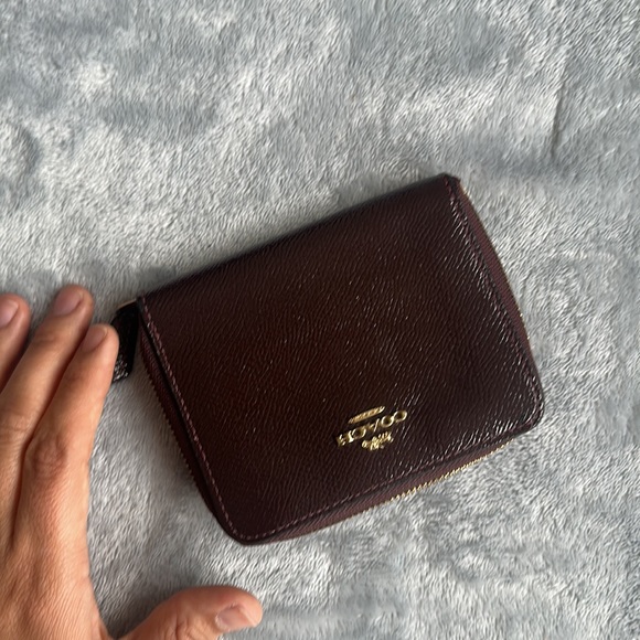 Set of coach bag and wallet oxblood colour, fits macbook - Picture 4 of 6